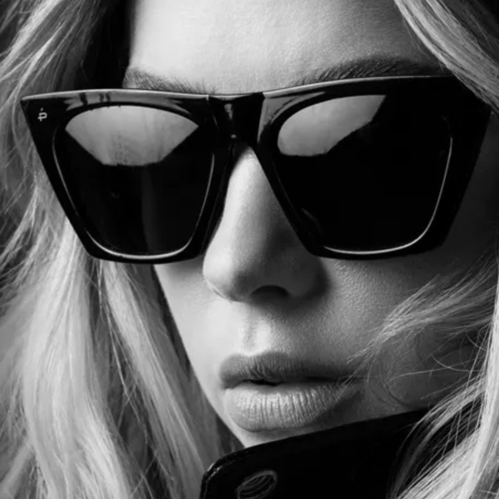 PRIVE REVAUX VICTORIA SUNGLASSES BLK EUC
